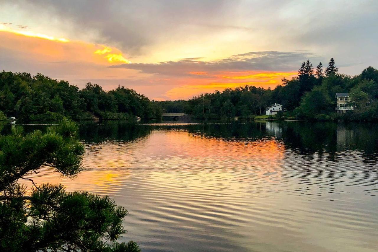 Poconos Home With Private Spa And Fire Pit Long Pond エクステリア 写真