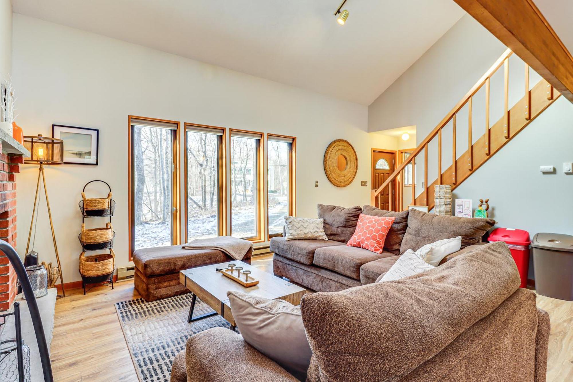 Poconos Home With Private Spa And Fire Pit Long Pond エクステリア 写真