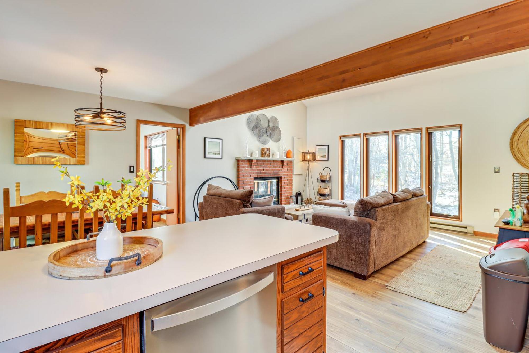 Poconos Home With Private Spa And Fire Pit Long Pond エクステリア 写真