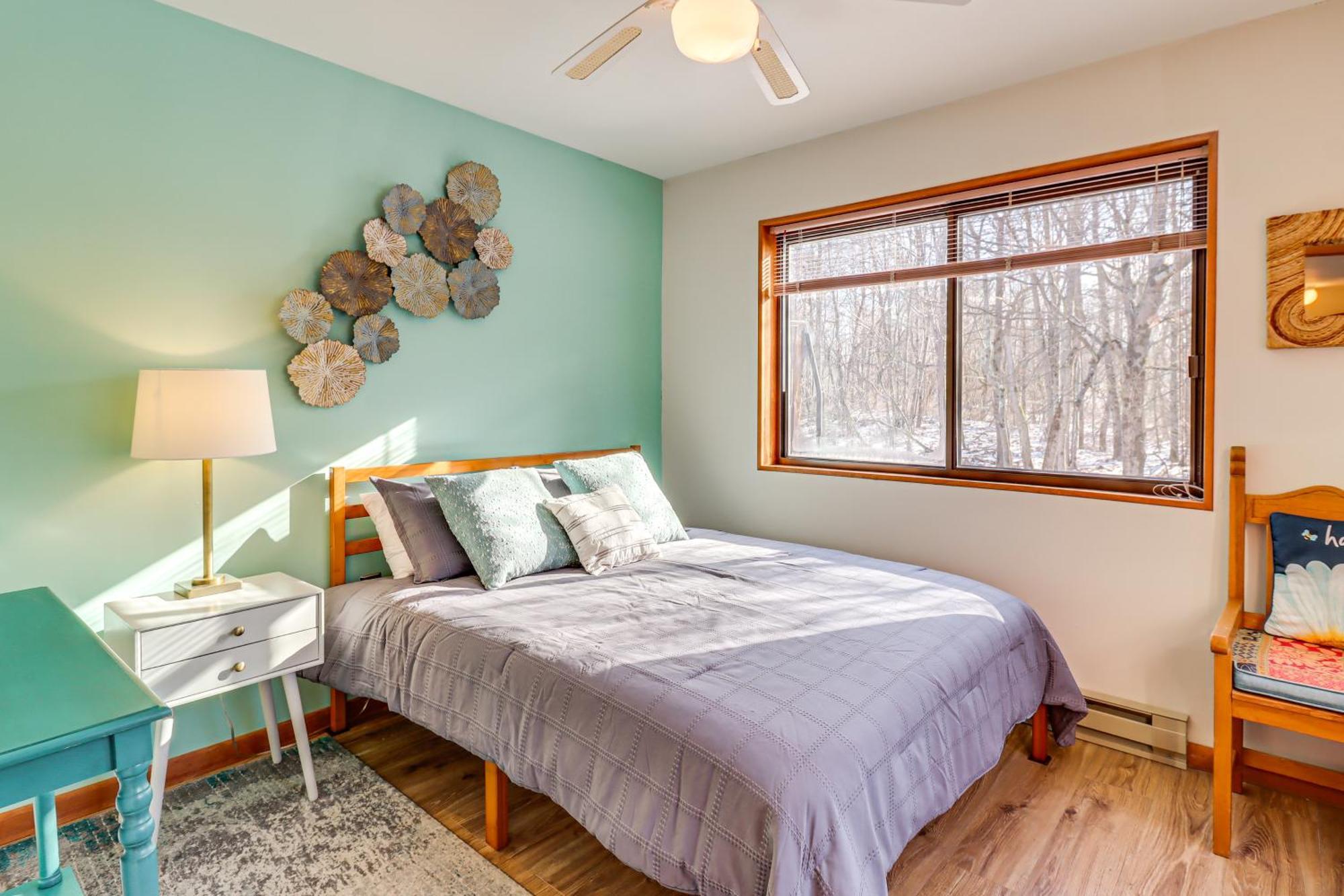 Poconos Home With Private Spa And Fire Pit Long Pond エクステリア 写真