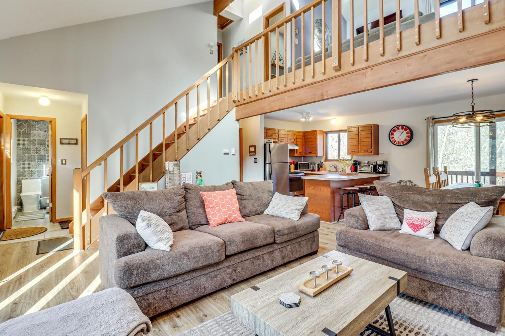 Poconos Home With Private Spa And Fire Pit Long Pond エクステリア 写真