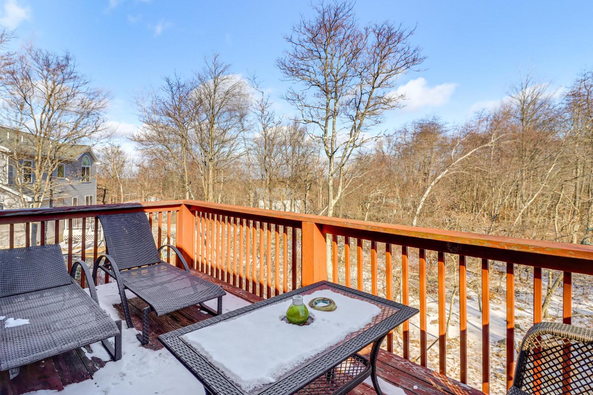 Poconos Home With Private Spa And Fire Pit Long Pond エクステリア 写真